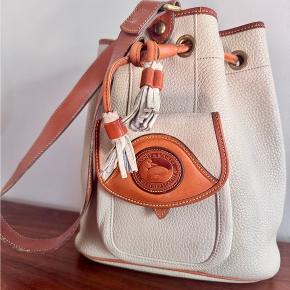 RARE! Vintage Dooney & Bourke Bucket Bag with tassels - Picture 2 of 8
